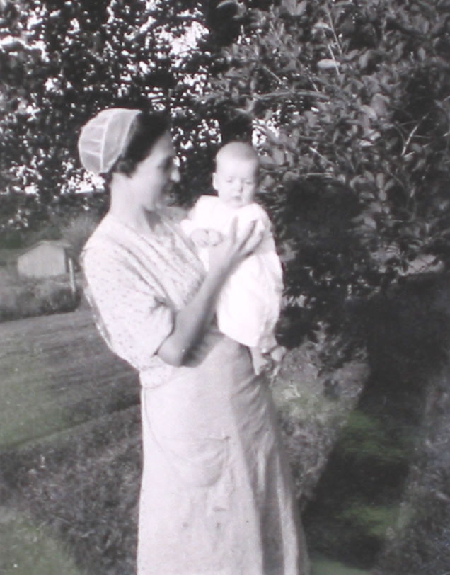 Elizabeth & Francis at 4 Months